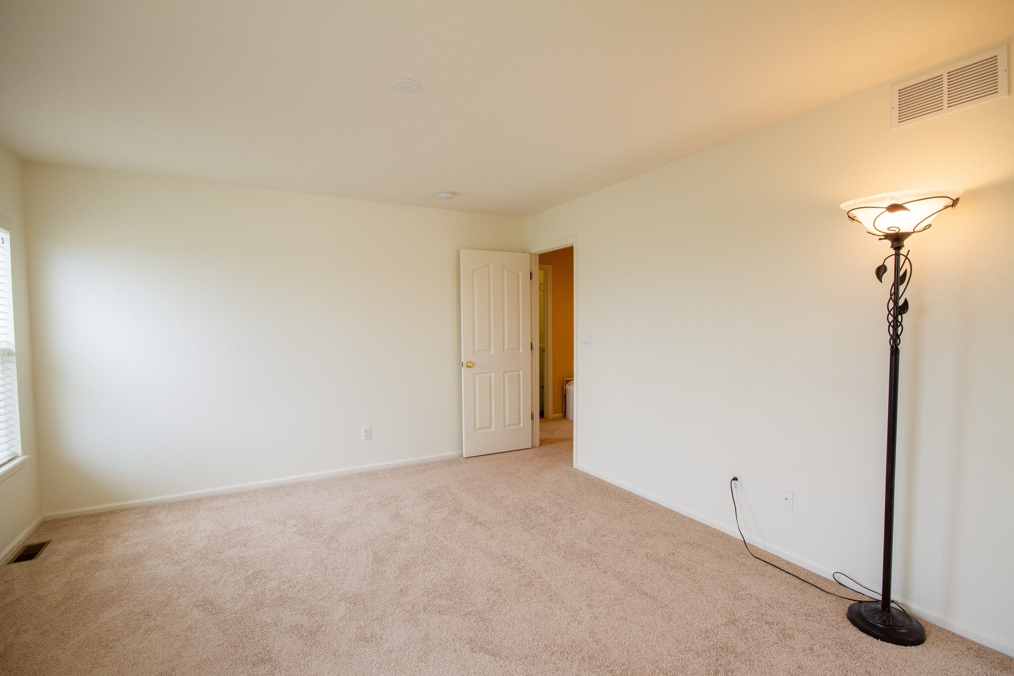 Building Photo - 5747 Jaguar Way