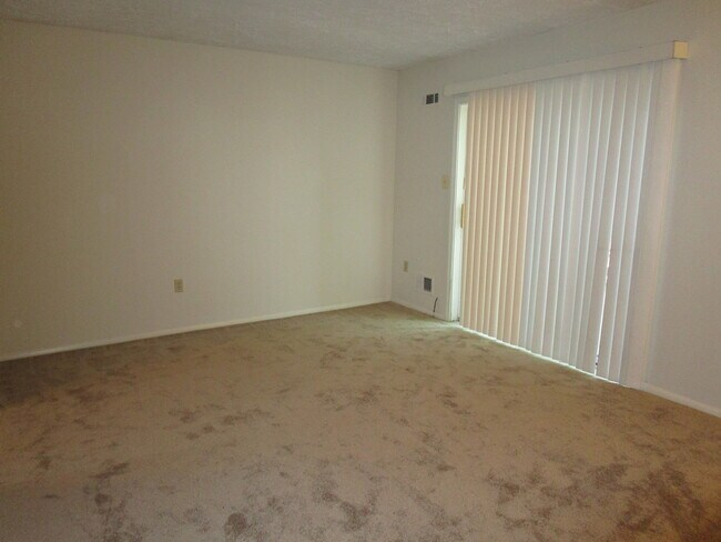 Building Photo - Gorgeous 3 BR/1.5 BA EOG Townhome in Pasad...