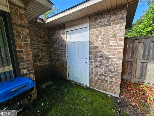 Building Photo - 108 E Lakemont Dr