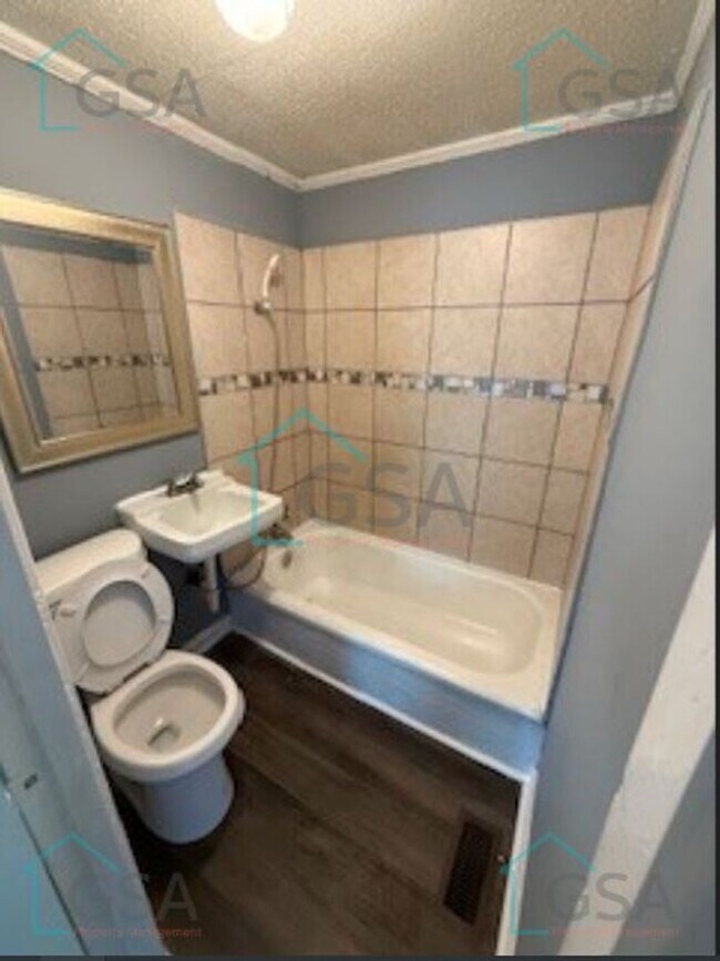 Building Photo - 2 Bedroom 1 Bath MOVE IN SPECIAL 1/2 FIRST MONTHS RENT