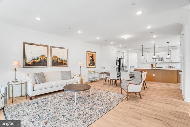 Building Photo - 4975 Longmire Wy