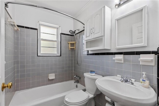 Building Photo - 3660 Peachtree Rd NE