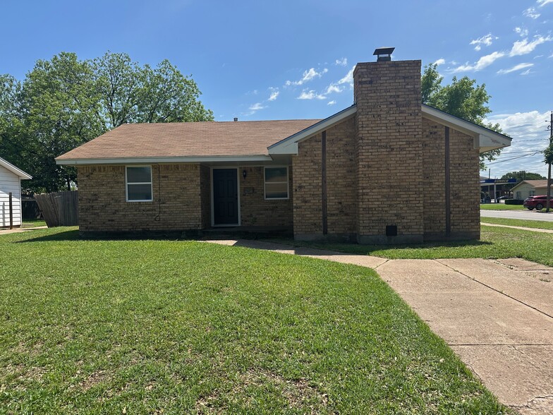 Primary Photo - 2961 Moffett Ave