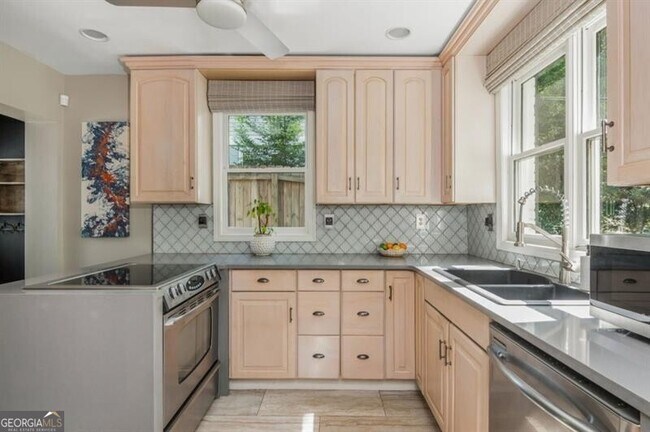 Building Photo - 168 Garland Ave