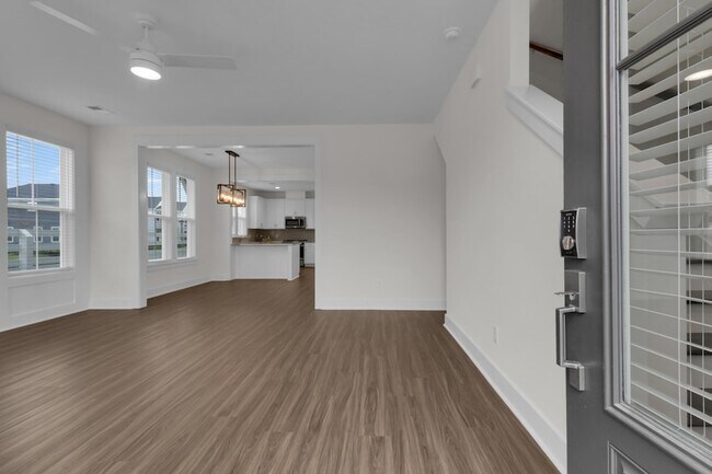 Building Photo - 268 Symphony Ave