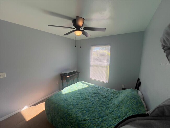 Building Photo - 825 Charles Ave