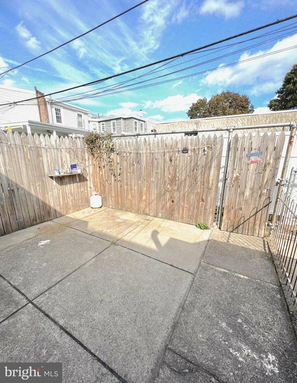 Building Photo - 2747 Plum St