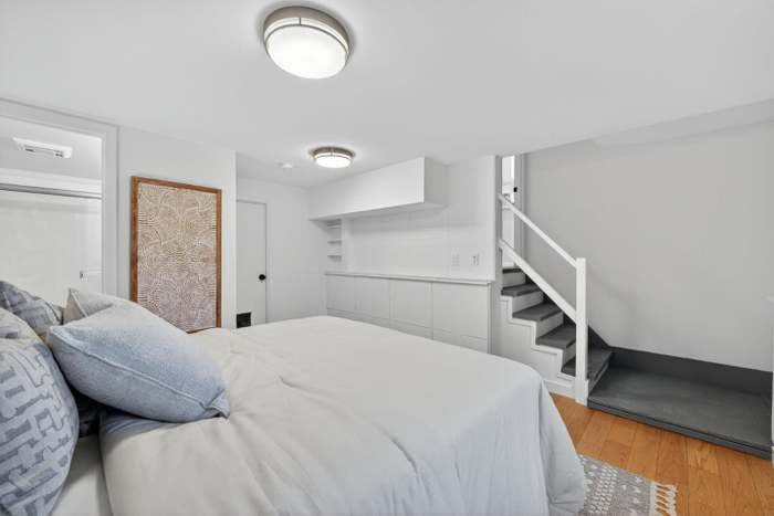 Building Photo - 876 N Mayfair Ave