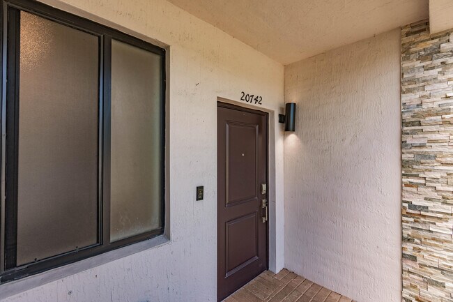 Building Photo - 20742 NE 5th Ct
