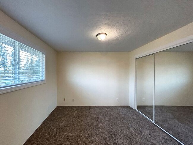 Building Photo - 267 S 40th St