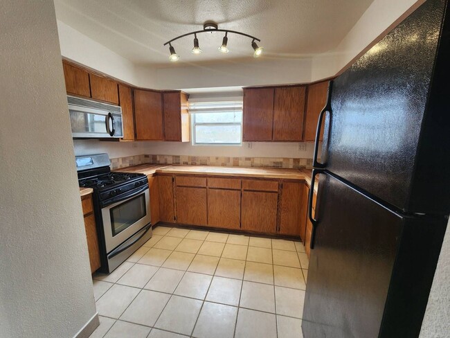Building Photo - ***COMING SOON***Cute 2 Bedroom 1 Bath Home
