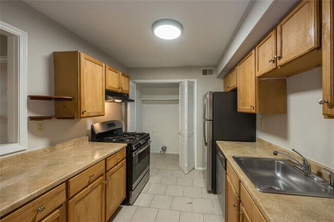 Building Photo - 602 Augusta Dr