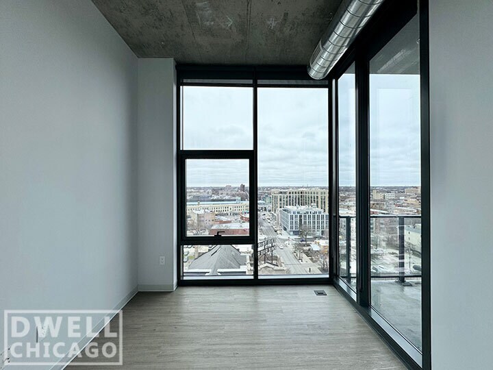 Building Photo - 4505 N Sheridan Rd