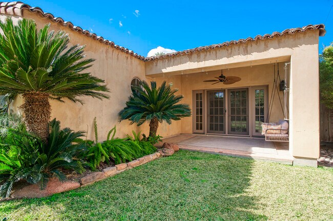 Building Photo - 4049 N 57th Pl