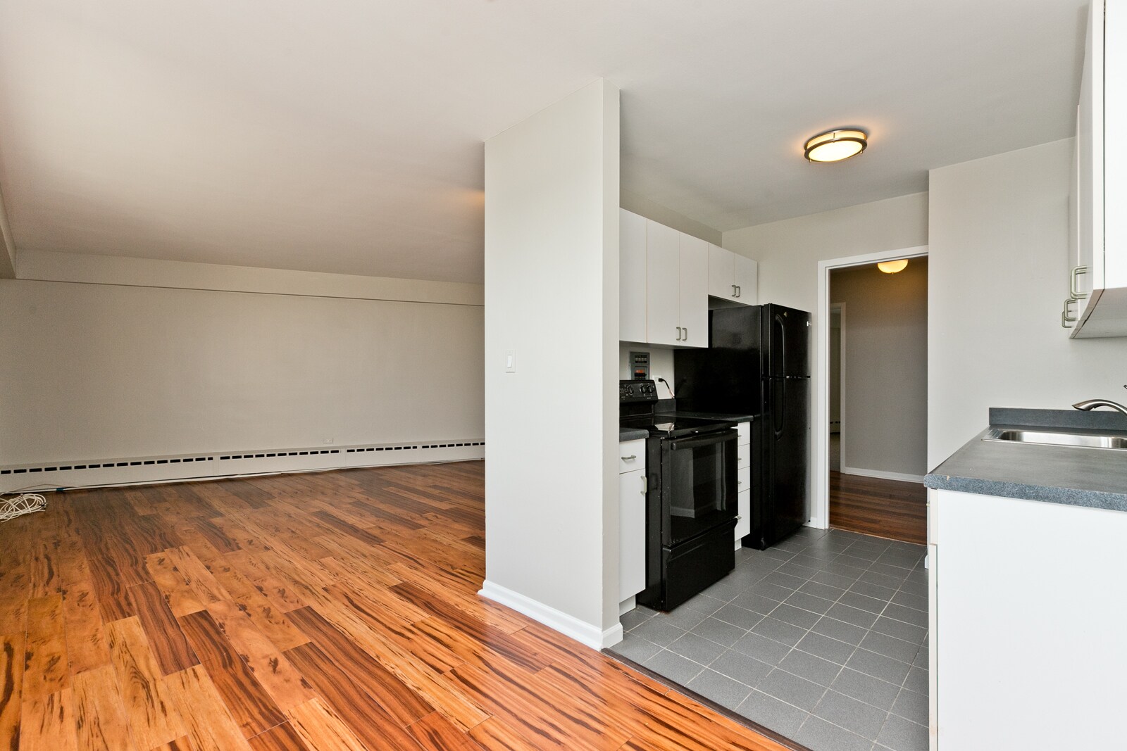 Building Photo - 3410 N Lake Shore Dr