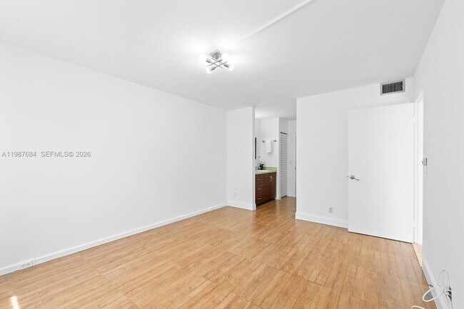 Building Photo - 1351 SW 125th Ave