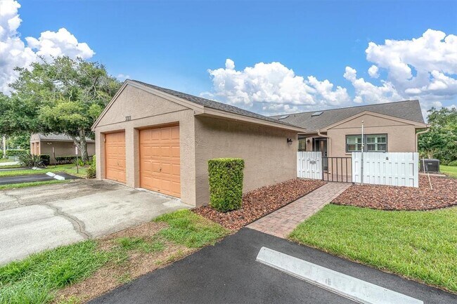 Building Photo - 3203 Charter Club Dr