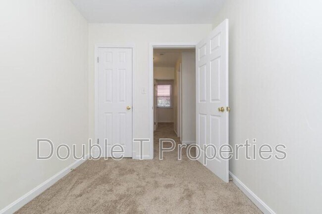 Building Photo - 3033 Seamon Ave