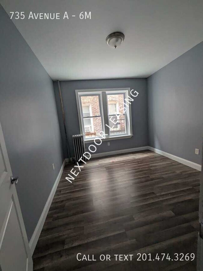 Building Photo - 735 Avenue A