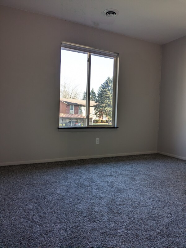 Building Photo - 213 Logan St