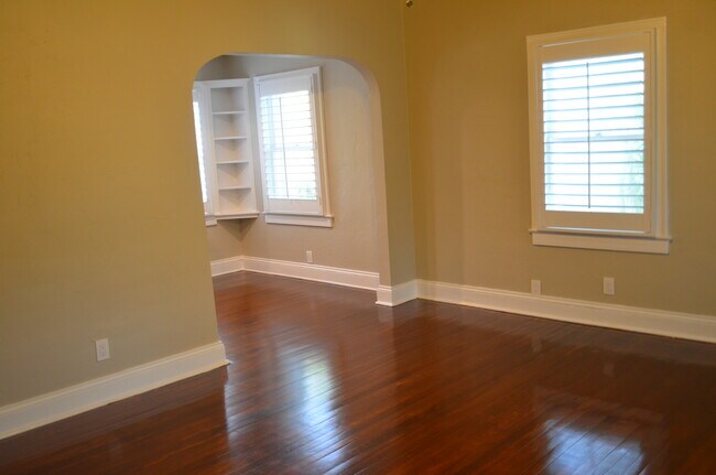 Living room - 1642 Van Buren St