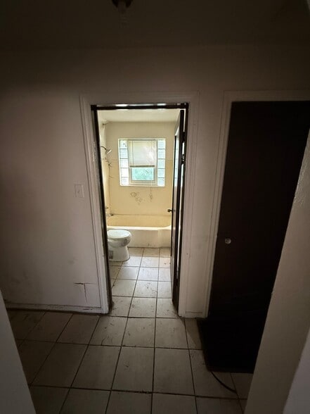 Building Photo - 5662 Maffitt Ave