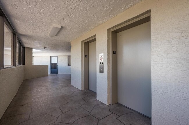 Building Photo - 6035 Sea Ranch Dr