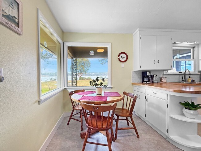 Building Photo - 2209 W Sequim Bay Rd