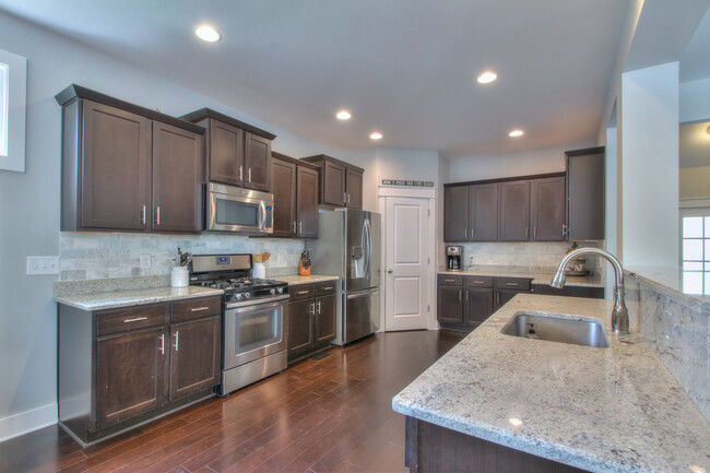 Building Photo - 1113 Camden Cir