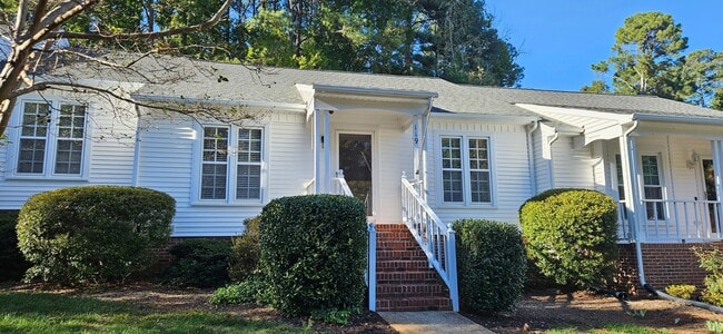 Building Photo - Darling 2br 2ba One Level Living Townhome ...