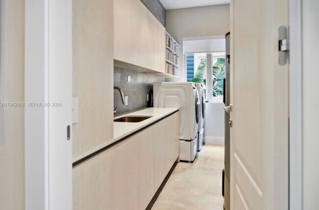 Building Photo - 745 NE 77th St