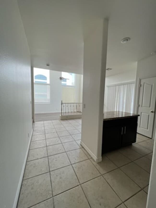 Building Photo - 4 Bedroom Located in Lamplight!