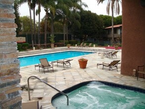 Building Photo - Santa Ana Junior 1 Bedroom 1 Bath Condo - Ground Floor - Gated - Pool/Spa