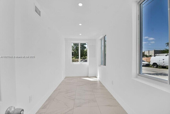 Building Photo - 3025 NW 8th Ave