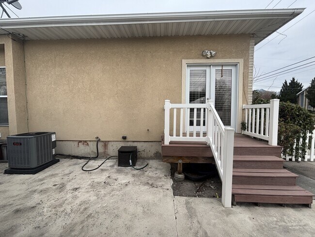 Building Photo - 1201 E 5600 S