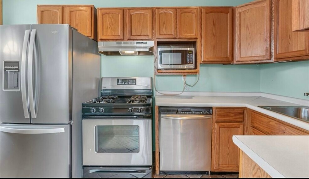 Building Photo - 1913 Saint Paul St