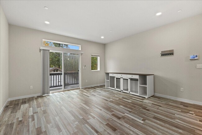 Building Photo - New Construction 2-Bed Townhome Near Boein...