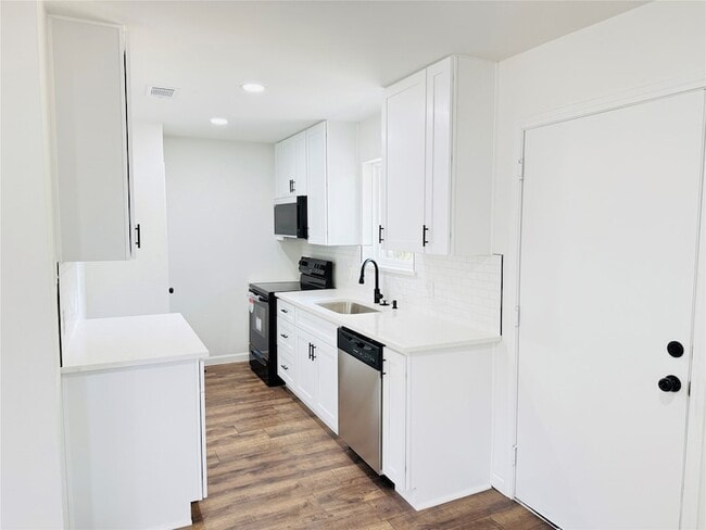 Building Photo - 740 Bimebella Ln