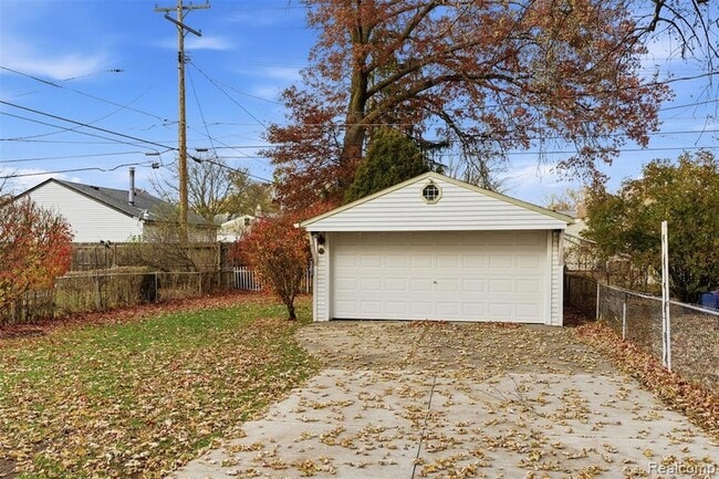 Building Photo - 25118 Lehigh St