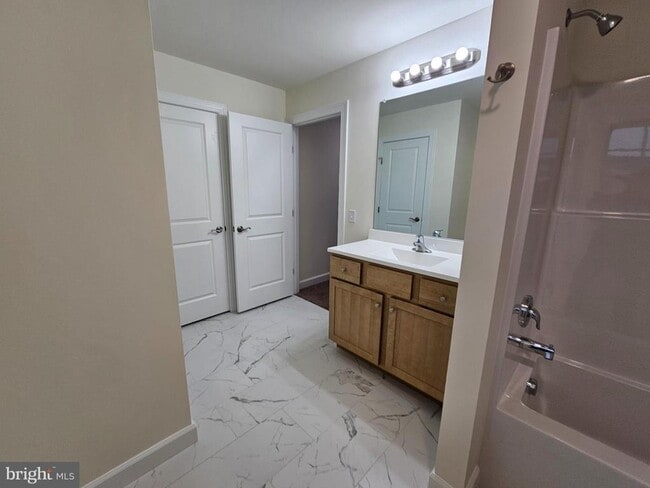 Building Photo - 6 Valhalla Ct