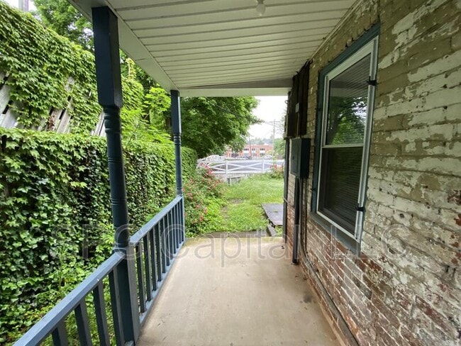 Building Photo - 19 N Main St