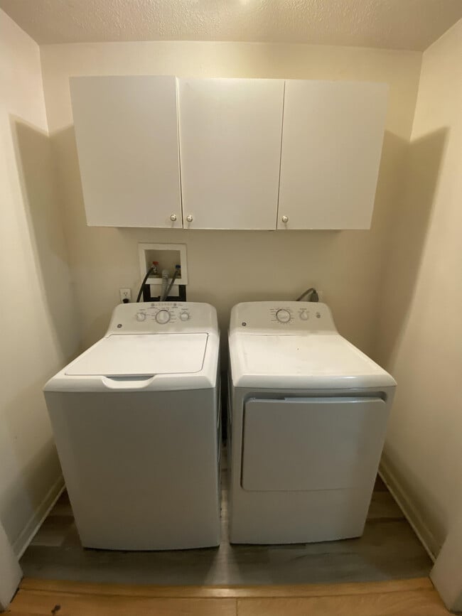 Building Photo - 402 Scott St