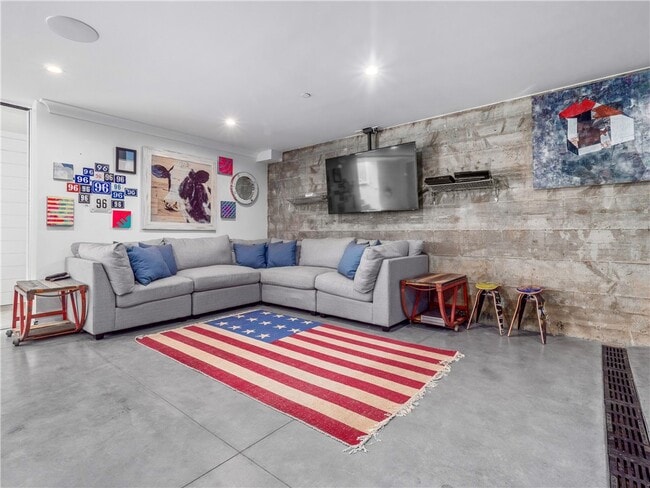 Building Photo - 3403 Laurel Ave