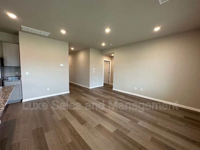 Building Photo - 10516 SW 41st Pl
