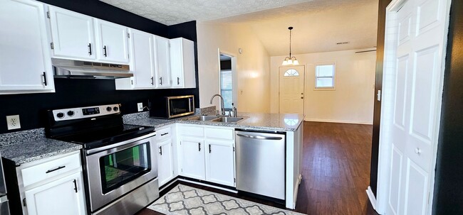 Building Photo - No HOA! Peaceful Cul-de-Sac Living with Ou...