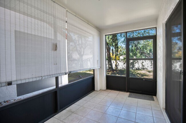 Building Photo - Spacious 3 Bedroom 2 Bath Condo in Gated Community of La Vita