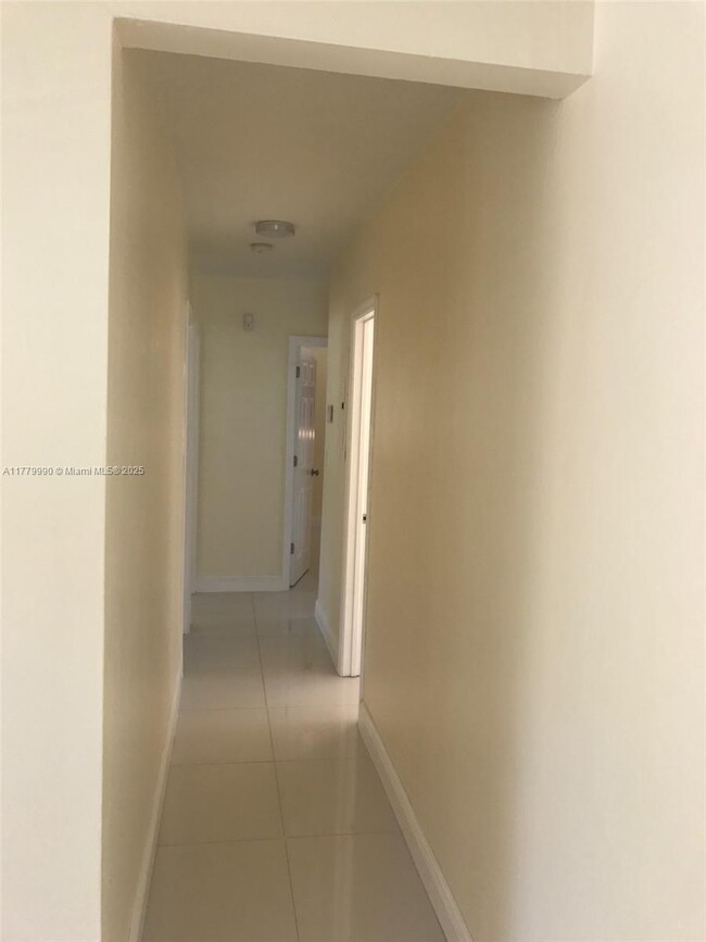 Building Photo - 6510 SW 63rd Ct