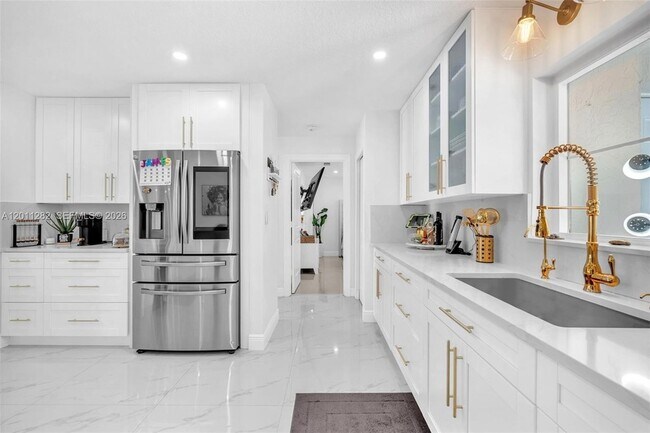 Building Photo - 252 Malibu Cir
