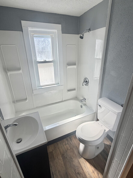 Building Photo - 480 Walnut St