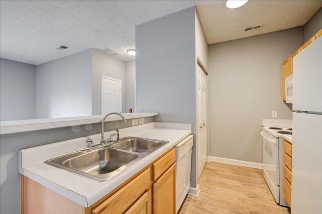 Building Photo - **Swimming Pool*****1 Bed 1 Bath******Cross Pointe Business Park*****LAKE VIEW AVAILABLE